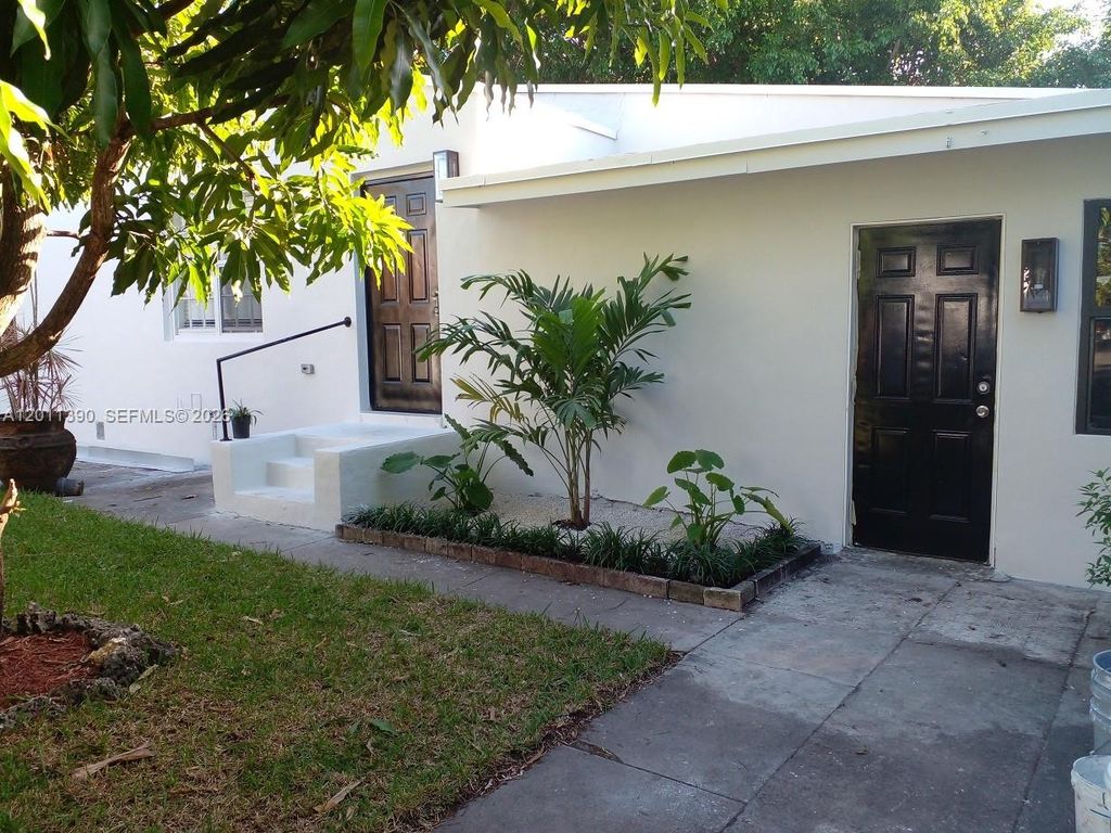 1023 SW 12th Ct B, Miami, FL 33135