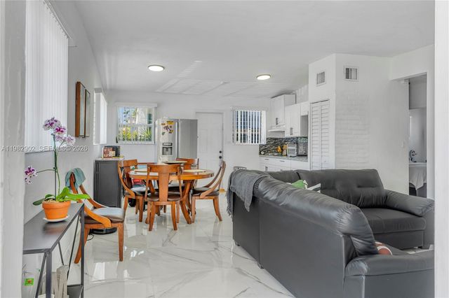 250 NW 34th Ave, Miami, FL 33125