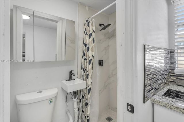 250 NW 34th Ave, Miami, FL 33125