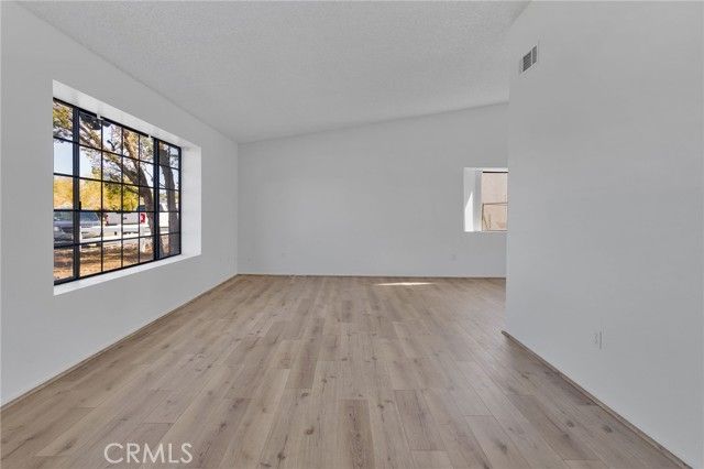 18037 Mondamon, Apple Valley, CA 92307