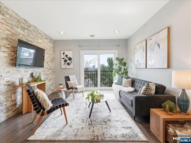 302 Palisade Avenue 404, Jersey City, NJ 07307