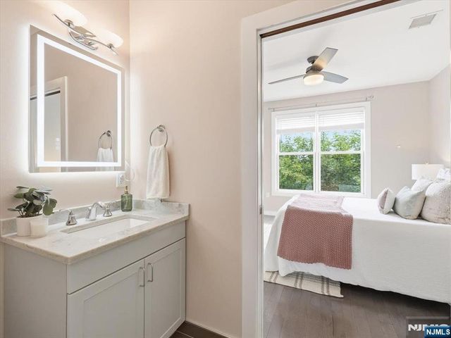 302 Palisade Avenue 404, Jersey City, NJ 07307