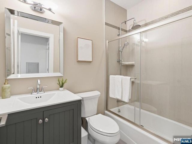 302 Palisade Avenue 404, Jersey City, NJ 07307