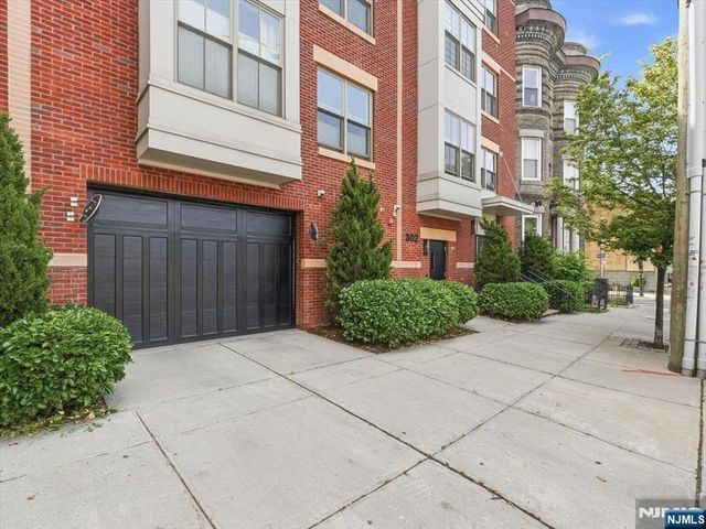 302 Palisade Avenue 404, Jersey City, NJ 07307