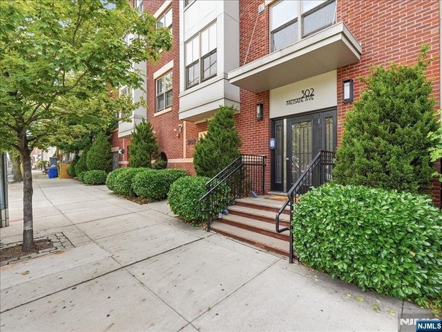 302 Palisade Avenue 404, Jersey City, NJ 07307