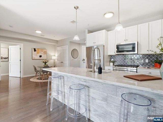 302 Palisade Avenue 404, Jersey City, NJ 07307