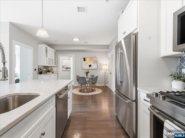 302 Palisade Avenue 404, Jersey City, NJ 07307