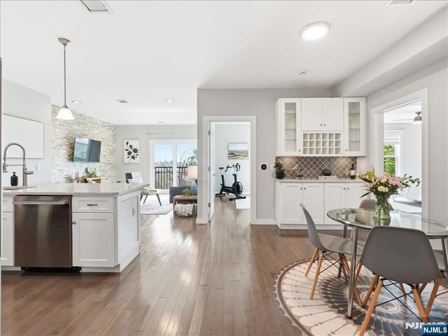 302 Palisade Avenue 404, Jersey City, NJ 07307