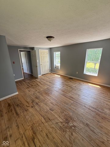 7912 N Depot Street, Clifford, IN 47226