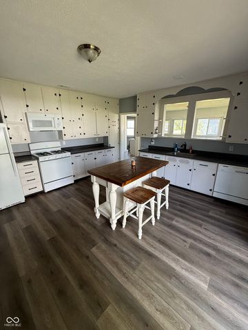 7912 N Depot Street, Clifford, IN 47226