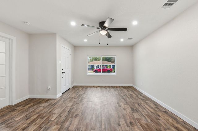 906 Creager Street, Houston, TX 77034