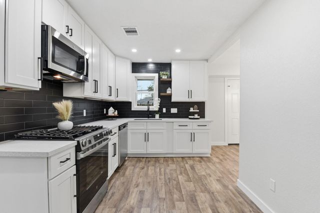 906 Creager Street, Houston, TX 77034