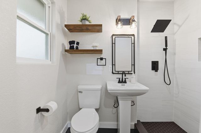 906 Creager Street, Houston, TX 77034