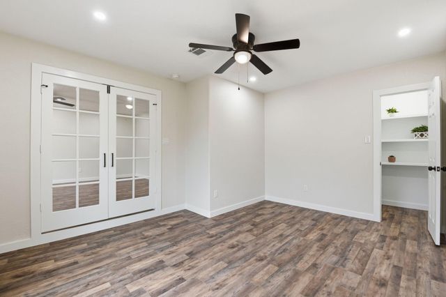 906 Creager Street, Houston, TX 77034