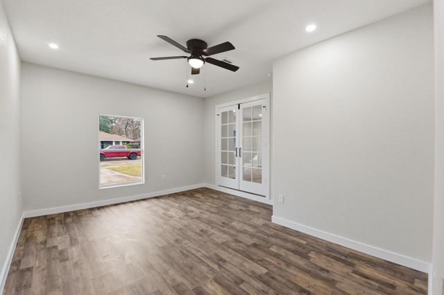 906 Creager Street, Houston, TX 77034