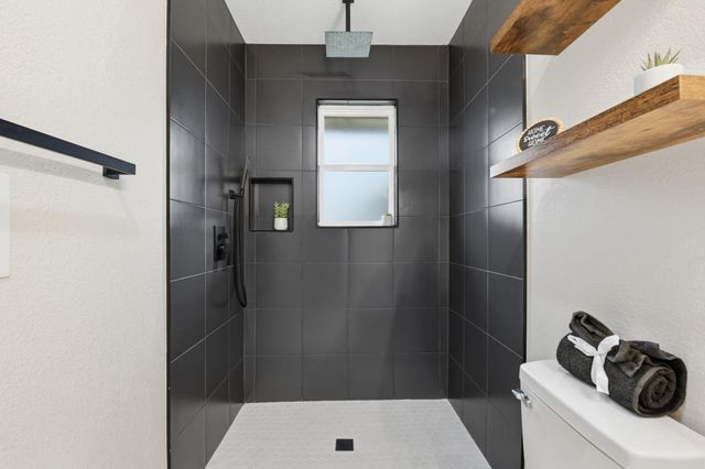 906 Creager Street, Houston, TX 77034