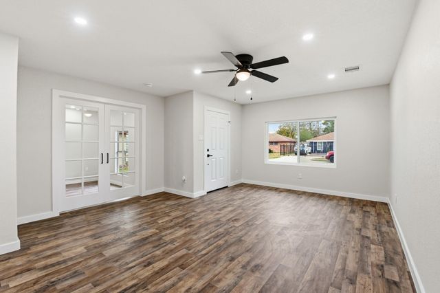 906 Creager Street, Houston, TX 77034