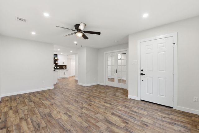 906 Creager Street, Houston, TX 77034