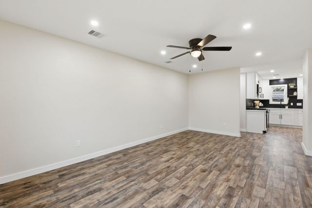 906 Creager Street, Houston, TX 77034