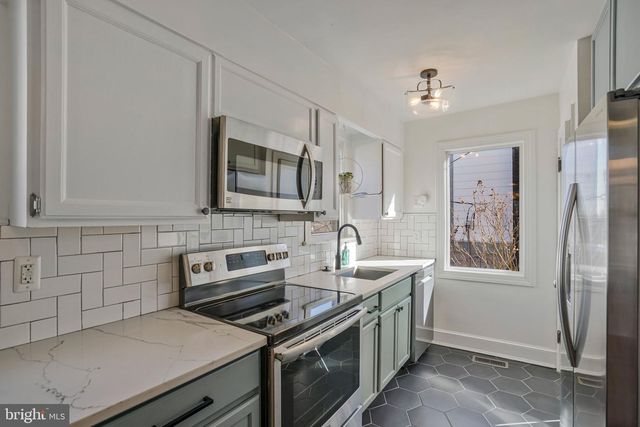 4140 21ST RD N, Arlington, VA 22207