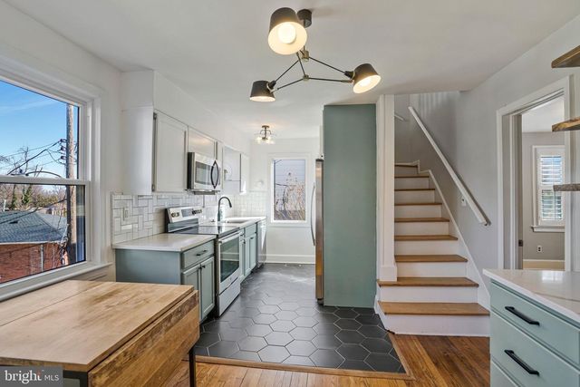 4140 21ST RD N, Arlington, VA 22207