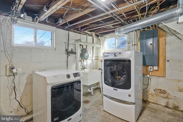 4140 21ST RD N, Arlington, VA 22207