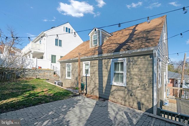 4140 21ST RD N, Arlington, VA 22207