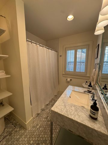 4057 W 7th Street, Fort Worth, TX 76107