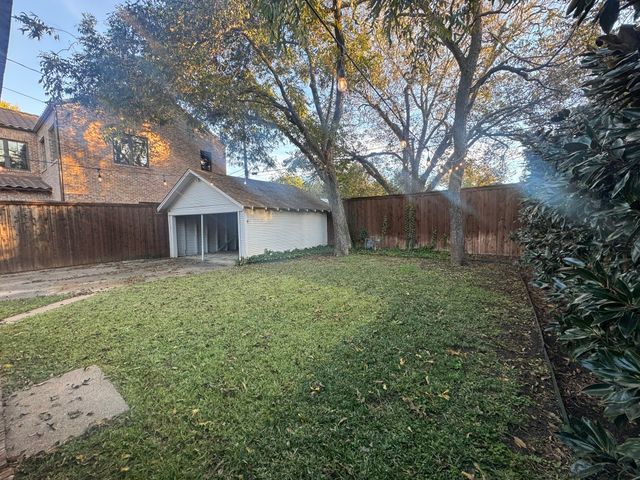 4057 W 7th Street, Fort Worth, TX 76107