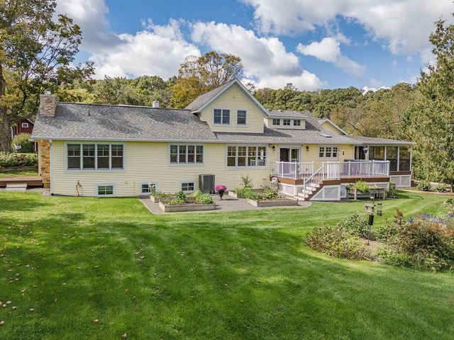 E1475 Owens Drive, La Valle, WI 53941