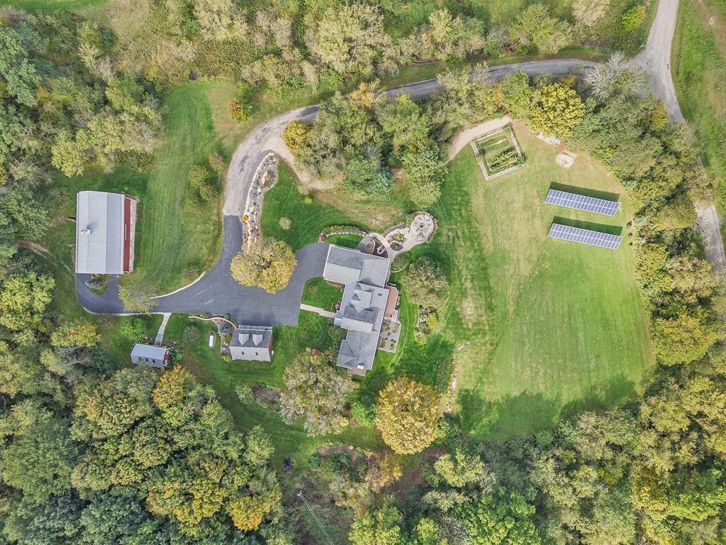 E1475 Owens Drive, La Valle, WI 53941