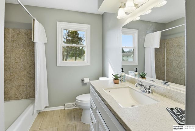 218 S 111th Street, Omaha, NE 68154