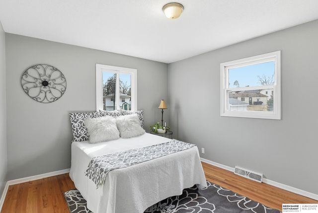 218 S 111th Street, Omaha, NE 68154