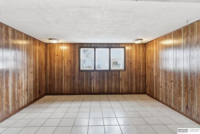 218 S 111th Street, Omaha, NE 68154