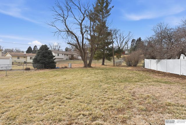 218 S 111th Street, Omaha, NE 68154