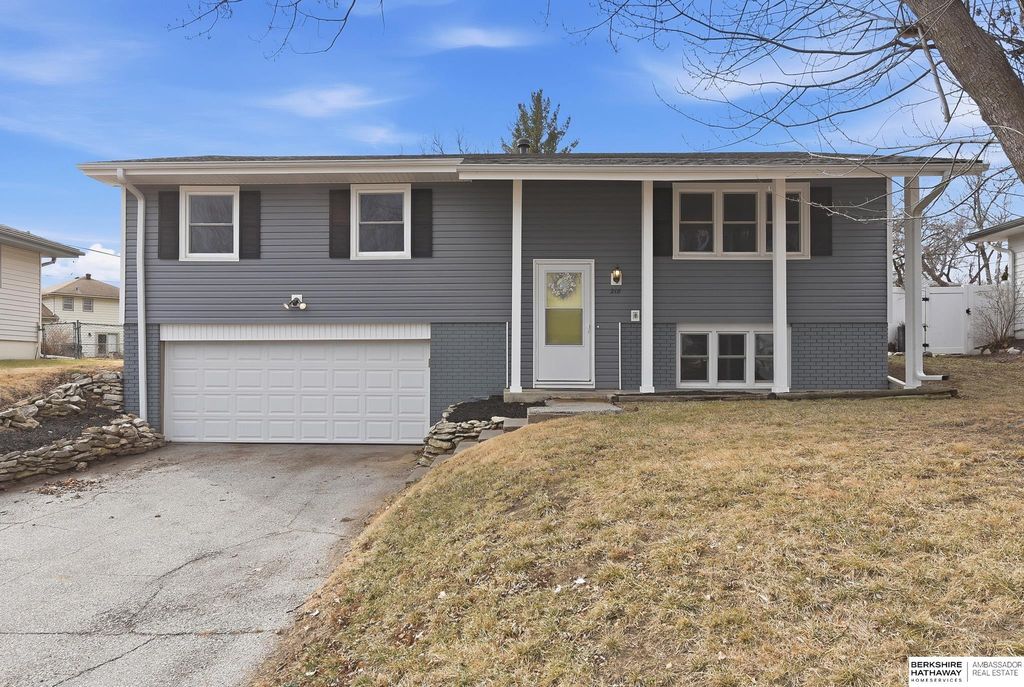 218 S 111th Street, Omaha, NE 68154