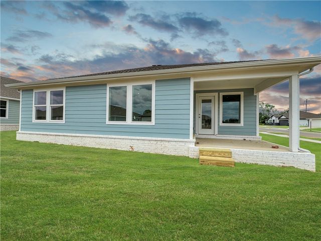 951 Sagely Street, Prairie Grove, AR 72753
