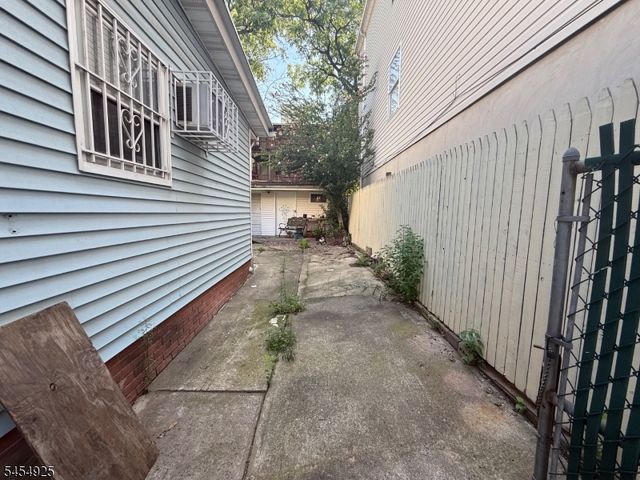423 Fulton St, Elizabeth City, NJ 07206
