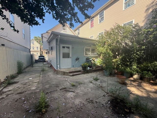 423 Fulton St, Elizabeth City, NJ 07206