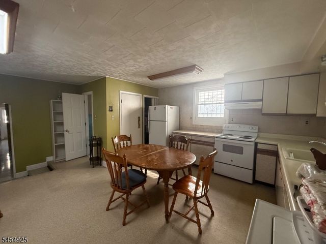 423 Fulton St, Elizabeth City, NJ 07206