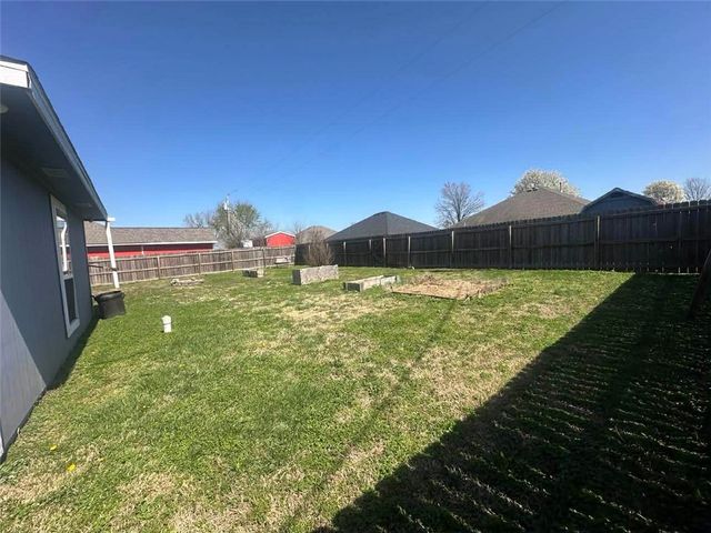 526 White Oak Street, Gentry, AR 72734