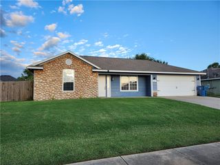 526 White Oak Street, Gentry, AR 72734