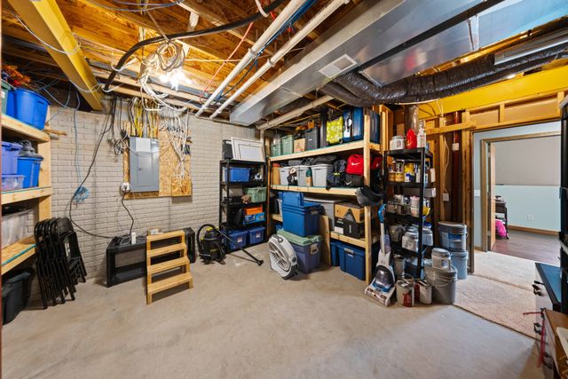 200 NW 8th Street, Earlham, IA 50265