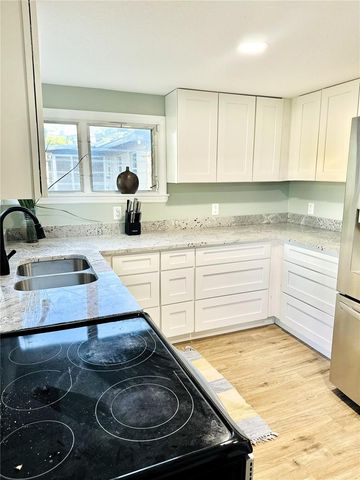 5654 12TH STREET, Zephyrhills, FL 33542