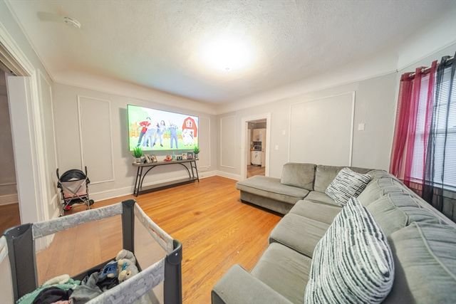 570-572 Dickinson St, Springfield, MA 01108