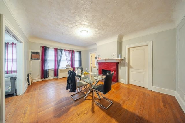 570-572 Dickinson St, Springfield, MA 01108