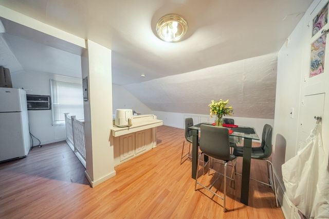 570-572 Dickinson St, Springfield, MA 01108