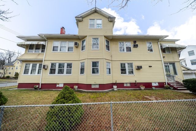 570-572 Dickinson St, Springfield, MA 01108