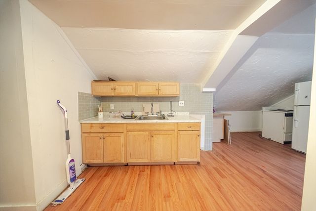 570-572 Dickinson St, Springfield, MA 01108