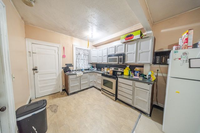 570-572 Dickinson St, Springfield, MA 01108